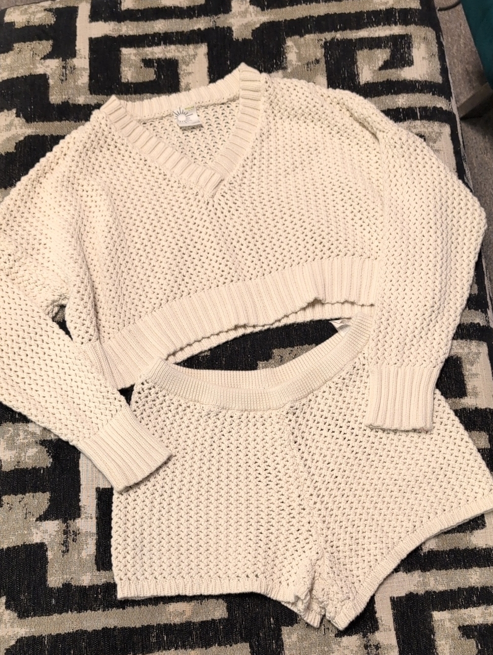 Cropped V-Neck Knit Sweater in Cream